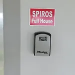 Spiros Full House In Marathias